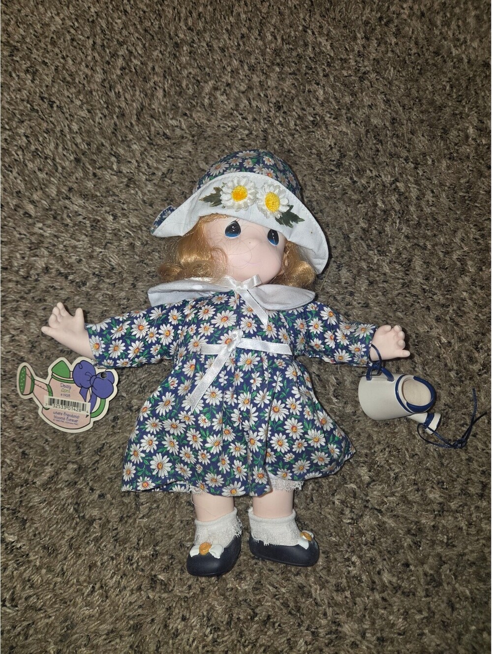 1995 Precious Moments "Daisy" April